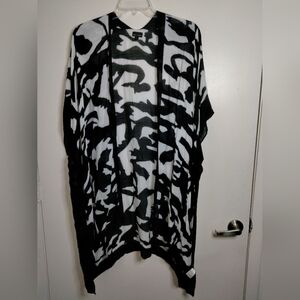 Coco + Carmen (One Size) Black & White 100% Viscose Open Front Kimono Cardigan